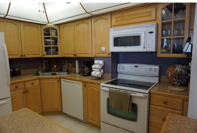 Building Photo - 4900 Brittany Dr S