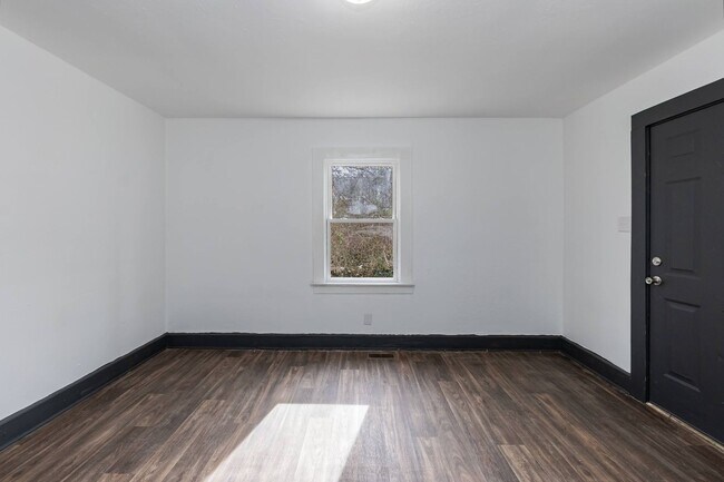 Foto del edificio - One Bedroom Home!