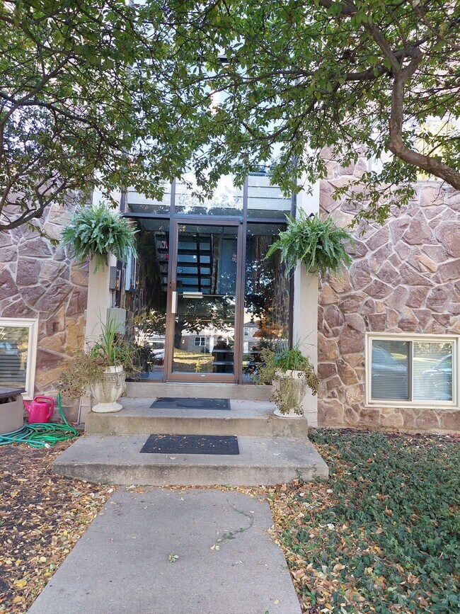 Foto del edificio - 9574 Cornell Ln