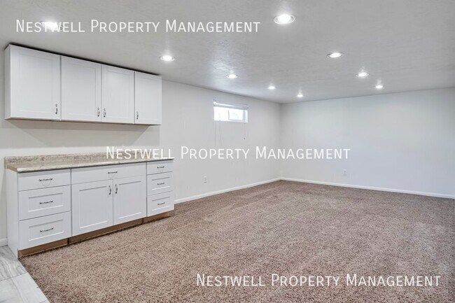 Foto del edificio - 1335 E Maplewood Cir