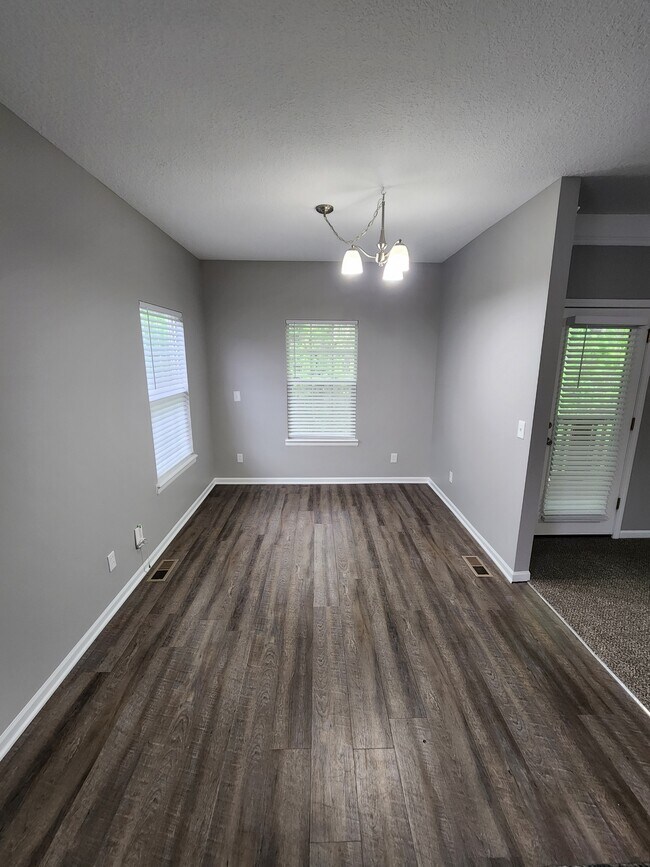 Foto del edificio - 8320 N Nodaway Ave