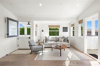 Building Photo - 326 Locust St