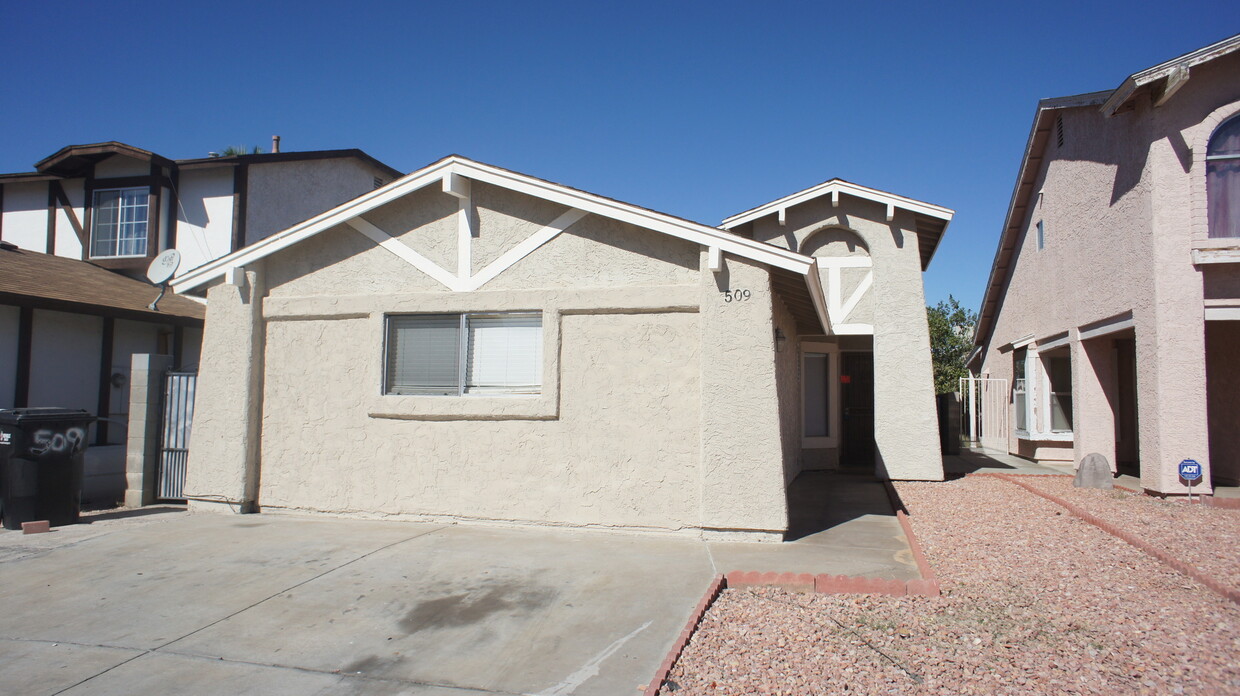 Primary Photo - Beautiful single story- 3Bed/2Bath home lo...