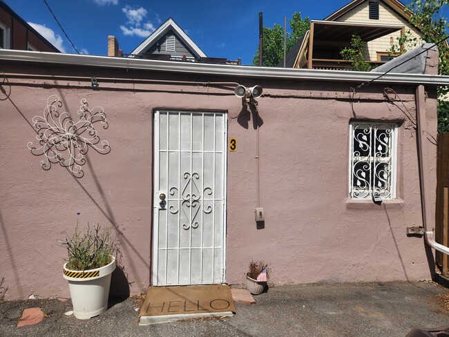 Building Photo - 1042 S Clarkson St