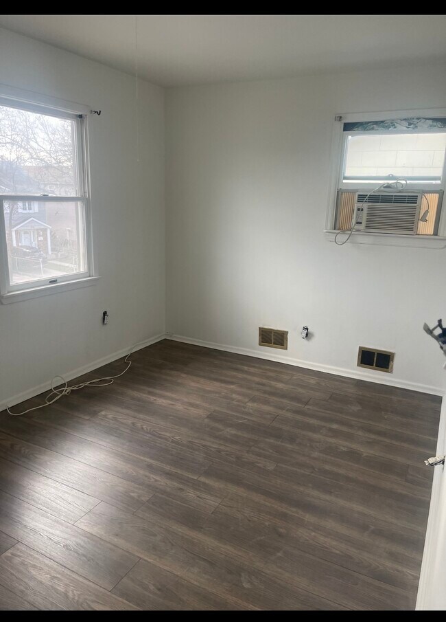 Building Photo - 15 Middle Loop Rd