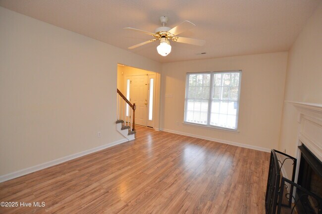 Building Photo - 805 Huff Dr