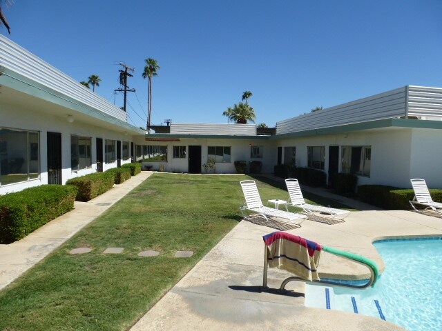 Building Photo - 700 S Riverside Dr