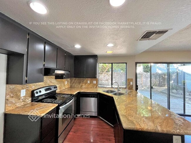 Building Photo - 2272 Sandcastle Way