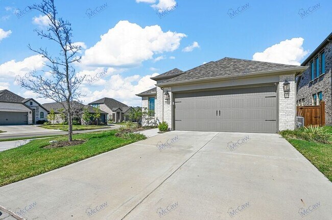 Building Photo - 2301 Kirkstall Wy