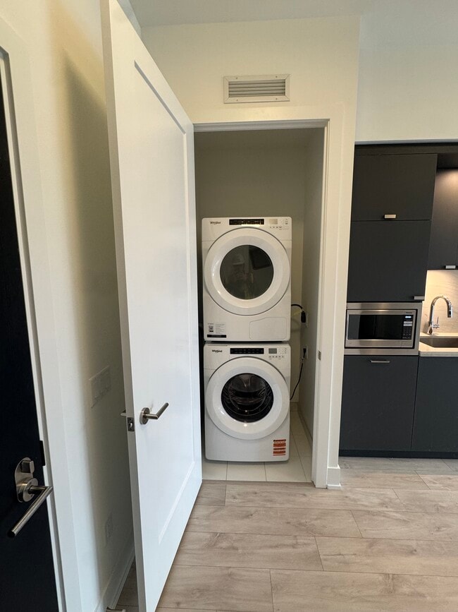 Building Photo - STUNNING 2 BEDROOM SUITE IN LUXURIOUS ETOB...