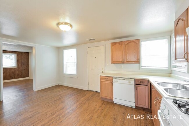 Building Photo - 235 S Meade St