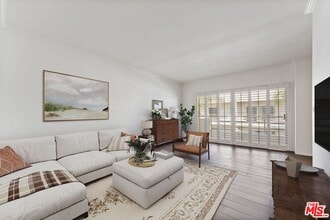 Building Photo - 1131 Alta Loma Rd
