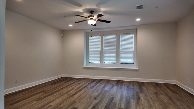 Foto del edificio - 7420 Alton Dr