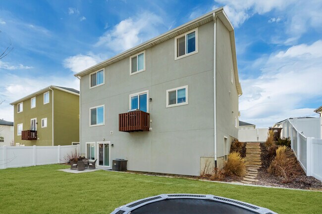 Building Photo - 7264 Silver Crk Wy