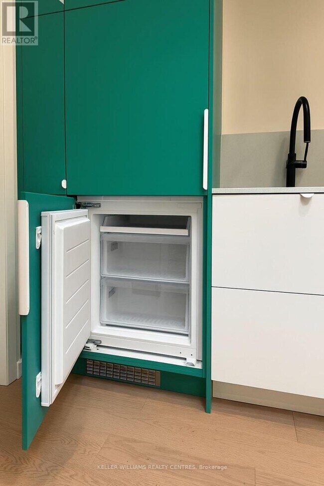 Photo du bâtiment - 2034 Danforth Ave