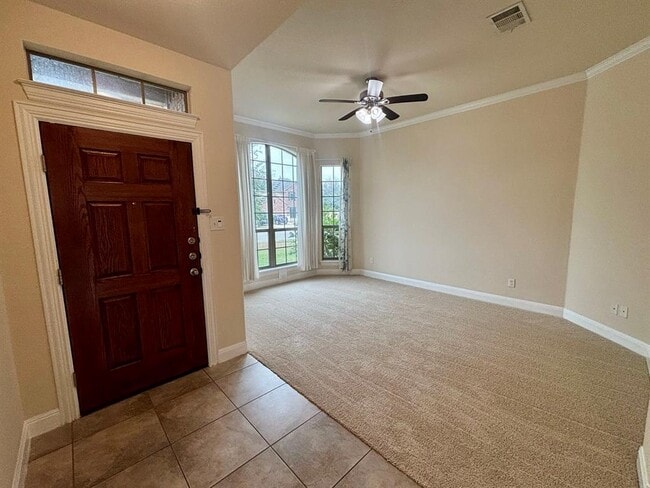 Building Photo - 2501 Speidel Dr