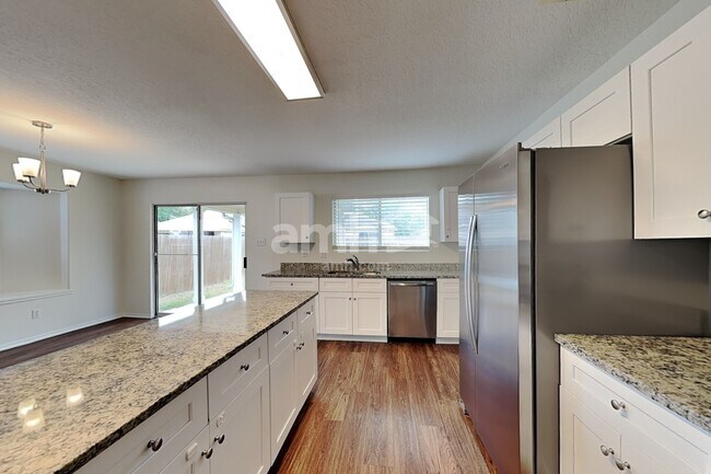 Foto del edificio - 9210 Laguna Falls