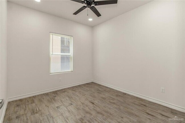 Foto del edificio - 900 E Redbud Ave