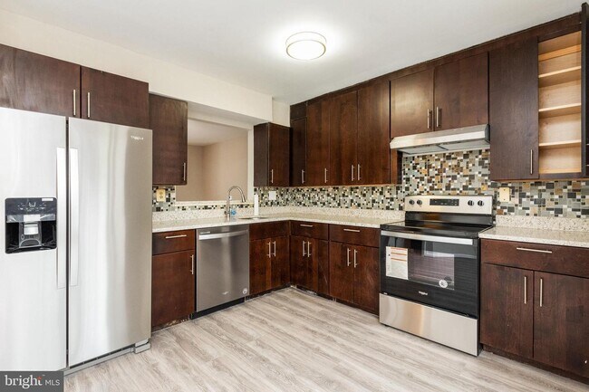 Foto del edificio - 8410 Ashford Blvd