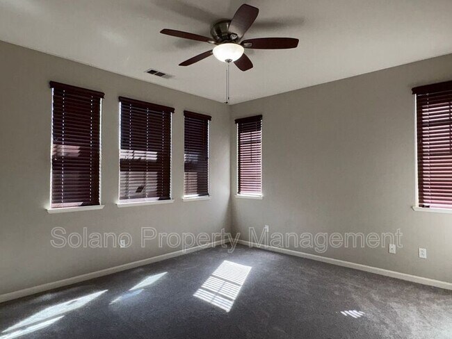 Building Photo - 424 Rosso Ct