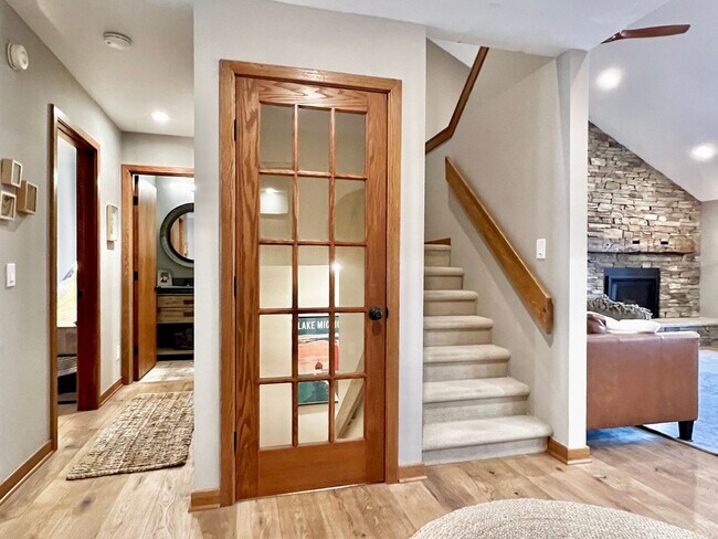 Foto del edificio - 6245 Summit Ct