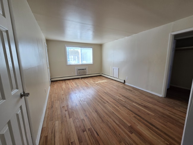 Building Photo - 3210 Ellwood Ave