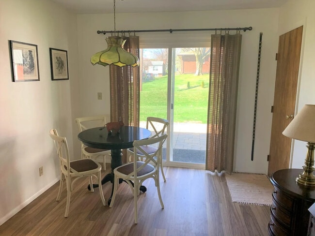 Foto del edificio - 5 Eastmoor Dr