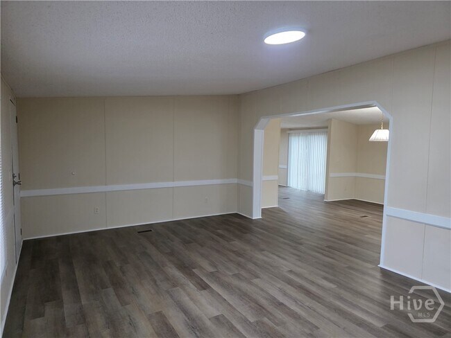 Foto del edificio - 311 Mockingbird Dr