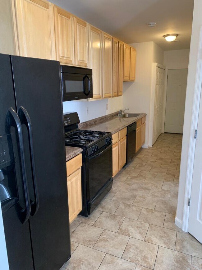 Building Photo - 227 Muhlenberg Pl