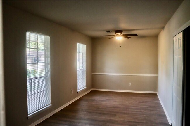 Building Photo - 6122 Heatherbrook Dr