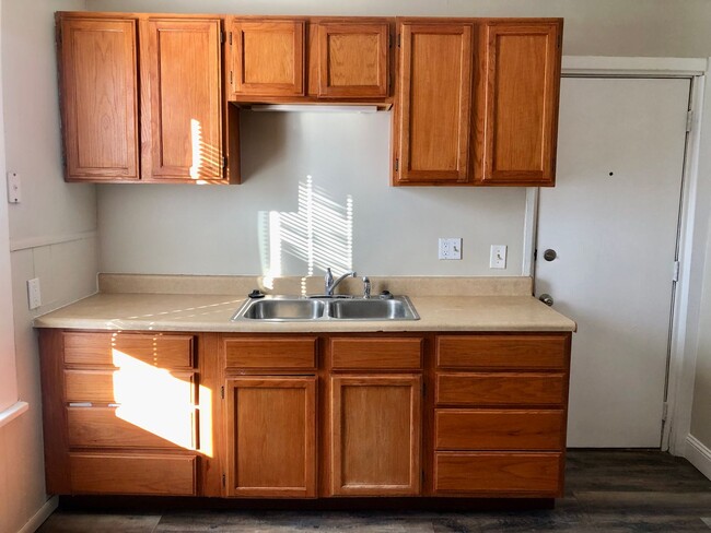 Building Photo - HUGE 4 BR + den in Minneapolis!