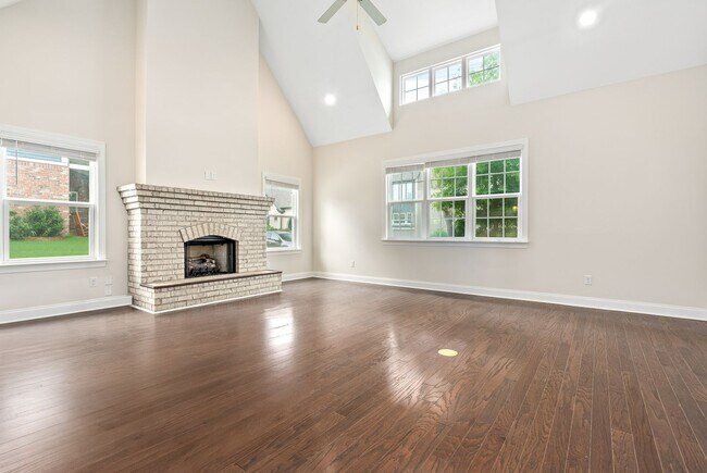 Building Photo - 826 Clear Spring Dr