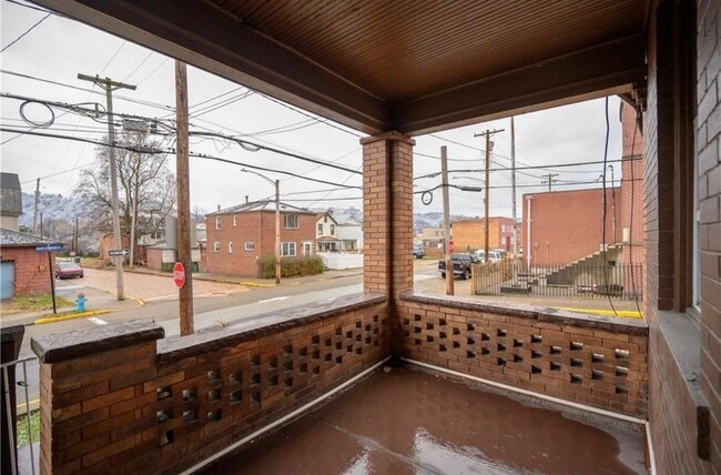 Building Photo - 256 Maplewood Ave