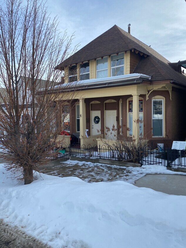 Foto principal - 828 W Broadway St