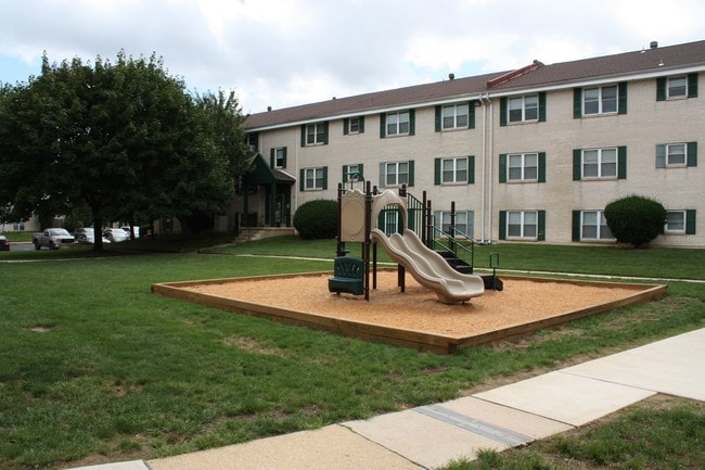 Building Photo - Harbor Club Apartments
