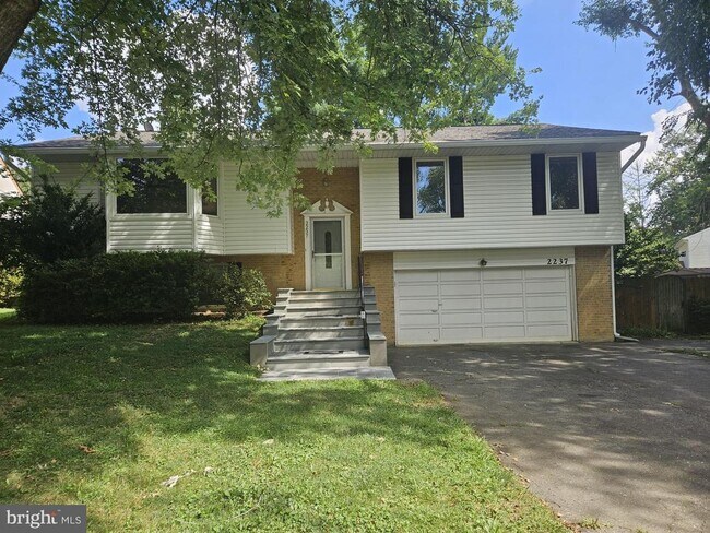 Building Photo - 2237 Chestertown Dr