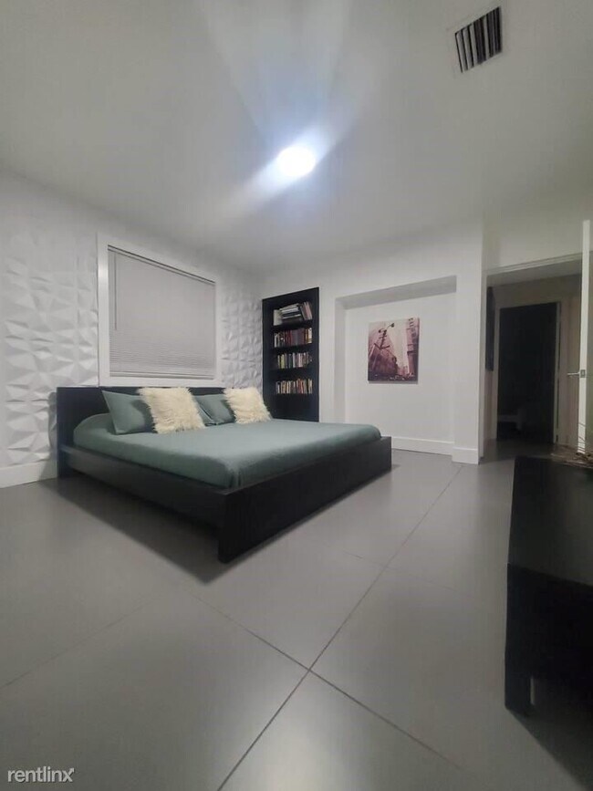 Foto del edificio - 3 br, 3 bath House - 200 SW 3rd Ave