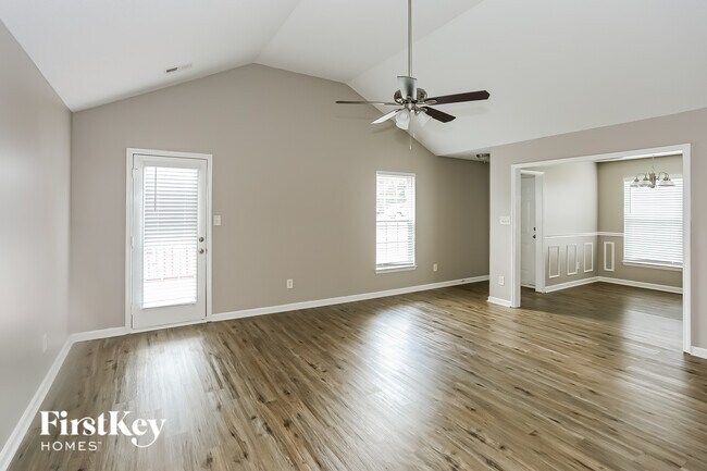 Foto del edificio - 933 Milkwood Ln