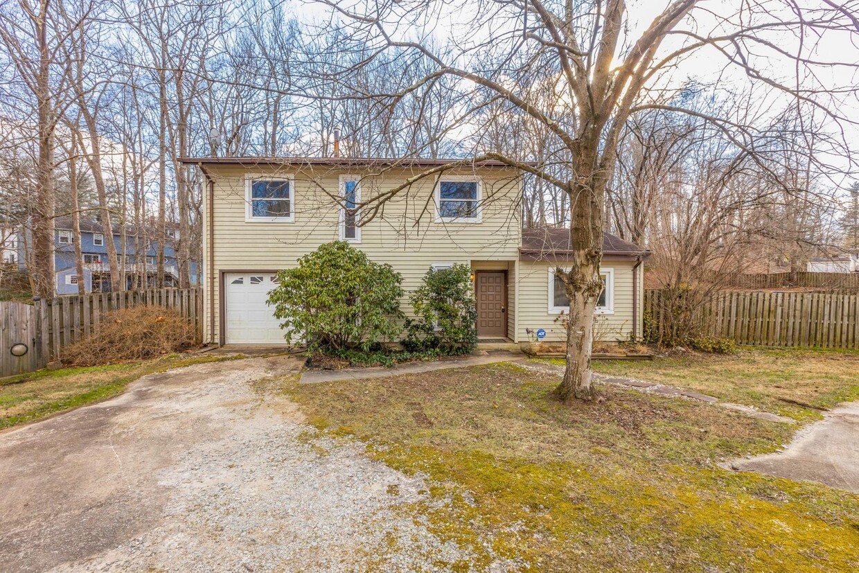 Primary Photo - 9056 Andromeda Dr, Burke, Va 22015 - Liste...