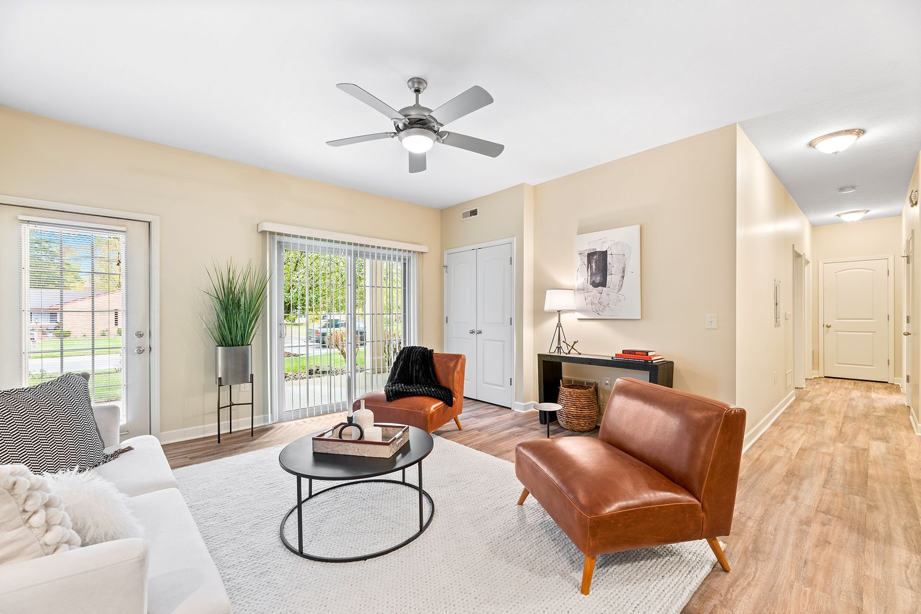 Eastwood Pointe Luxury Apartments – photo 1
