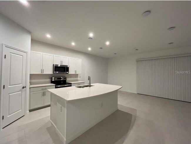 Building Photo - 8589 Lunar Skye St