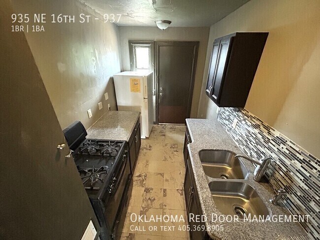 Foto del edificio - 935 NE 16th St