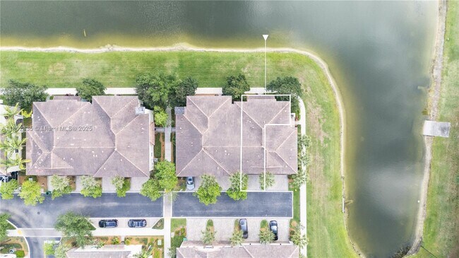 Building Photo - 4023 Cascada Cir