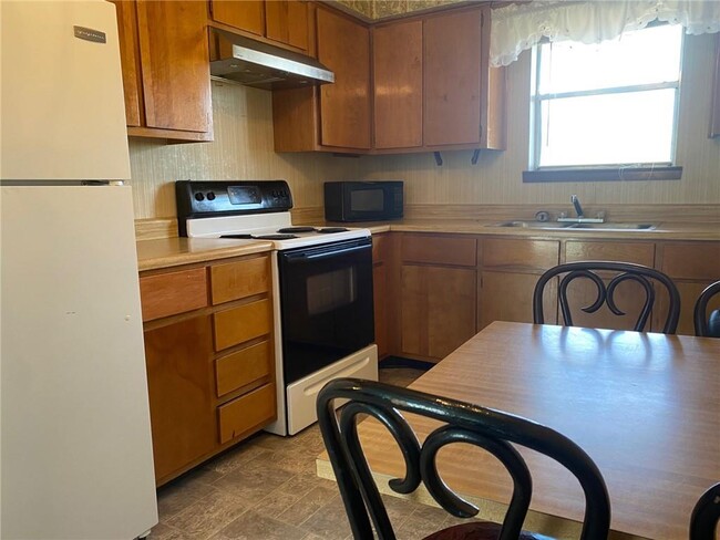 Building Photo - 302 Calhoun Dr