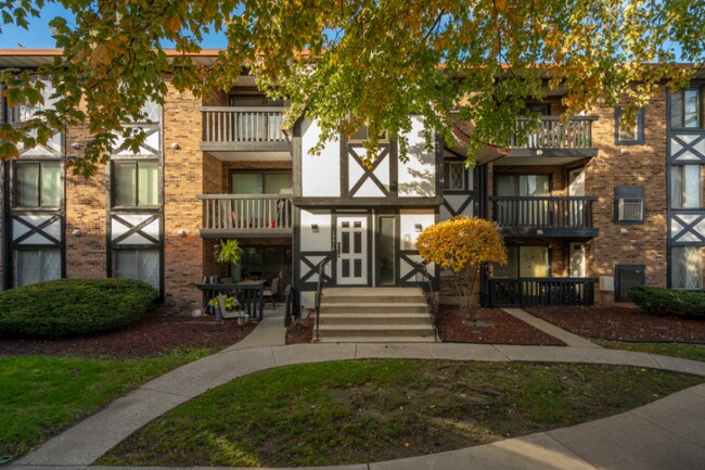 Building Photo - 13616 Royal Ct