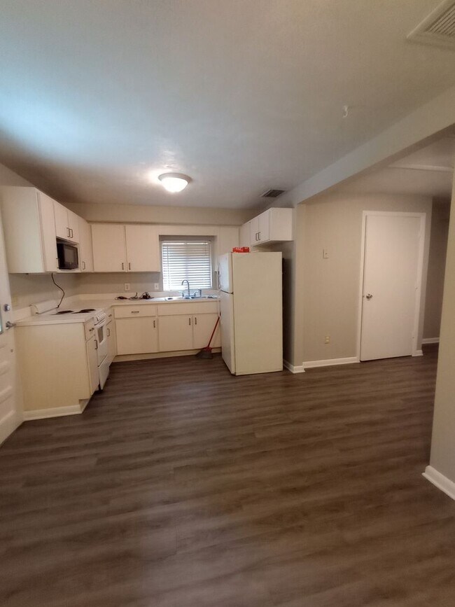 Building Photo - 1 Bedroom 1 Bath Cottage home in Deland fo...