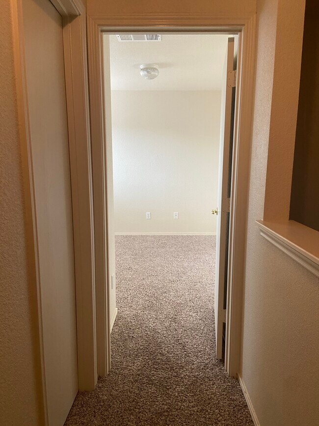 Foto del edificio - 17720 Golden Valley Dr