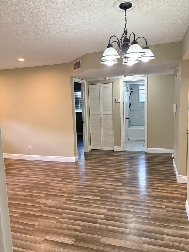 Foto del edificio - SPECIAL*** 1/2 OFF THE 2nd Months Rent - Q...