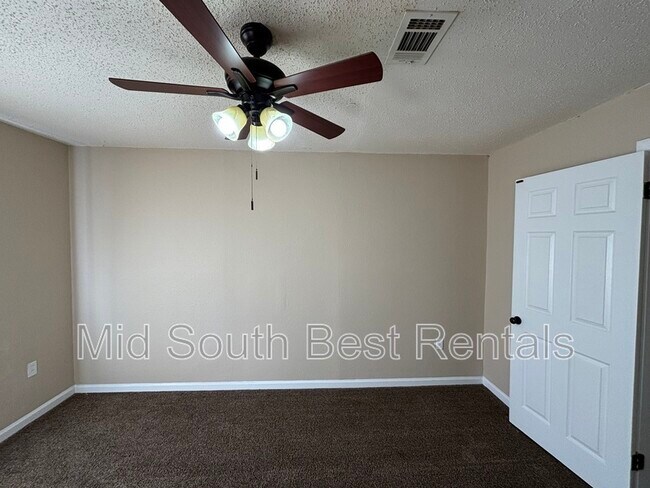Building Photo - 26 Hiland Pl