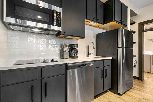 Building Photo - 611 Commerce St